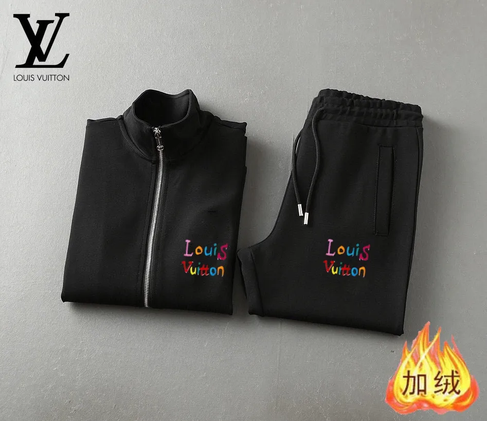 🅿️460 brand [LV Louis Vuitton] (velvet and thickened) 2025 autumn and winter new products, celebrities’ favorite fashion-flavored casual suits, clean and neat tailoring, full of urban style. Made of high-quality customized fabrics, the inner warmth is excellent, the hand feels soft and dry, and the upper body effect is crisp and stylish. The three-dimensional cutting process and the pattern are all of high standards, and the silhouette version has the right benefits! It is not tight at all, and you feel good when you wear it. So many top-quality raw materials create high-end products with unparalleled value. It is the first choice for high-end fashion people. (Size: M-4XL can wear up to 200 pounds)